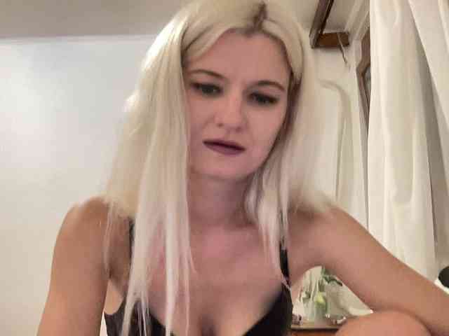 OnikaLove webcam
