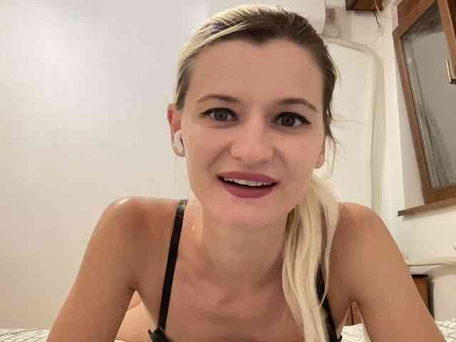 OnikaLove webcam
