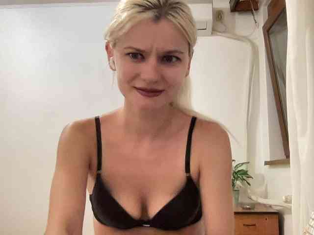 OnikaLove webcam