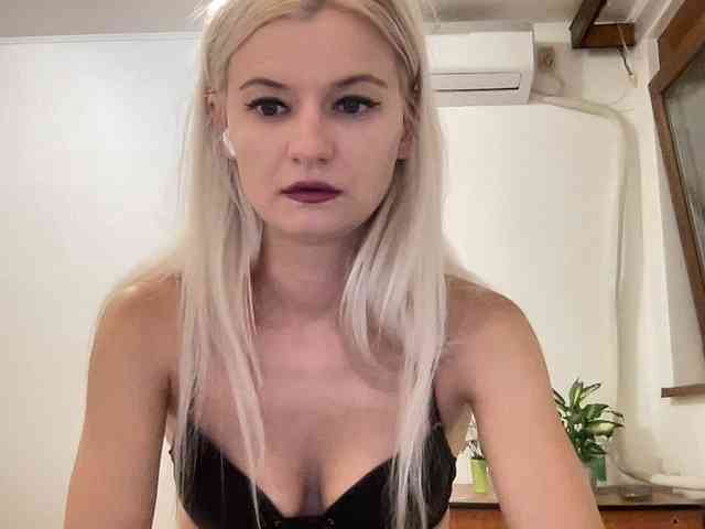 OnikaLove webcam