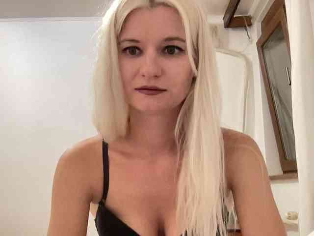 OnikaLove webcam