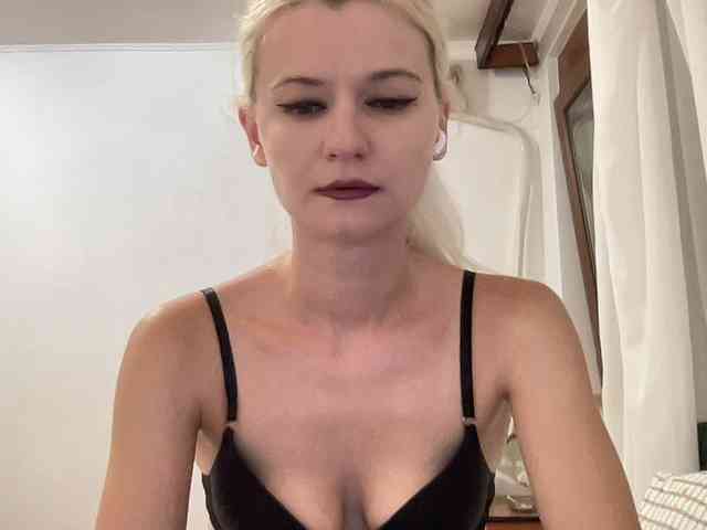 OnikaLove webcam
