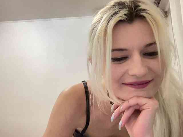 OnikaLove webcam
