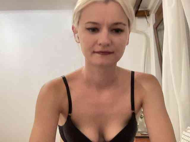 OnikaLove webcam