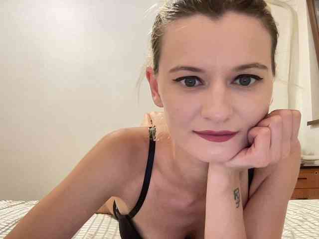 OnikaLove webcam