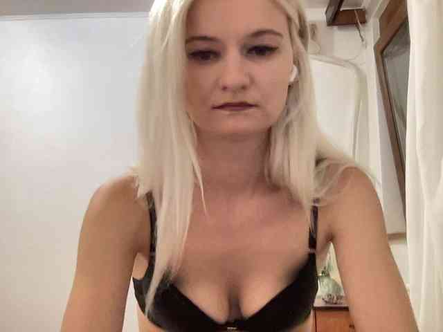 OnikaLove webcam