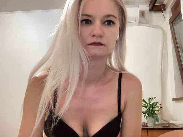 OnikaLove webcam