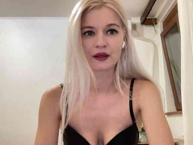 OnikaLove webcam