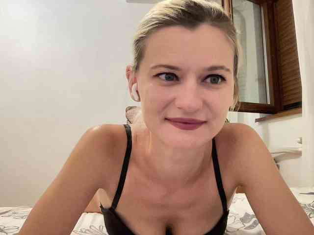 OnikaLove webcam