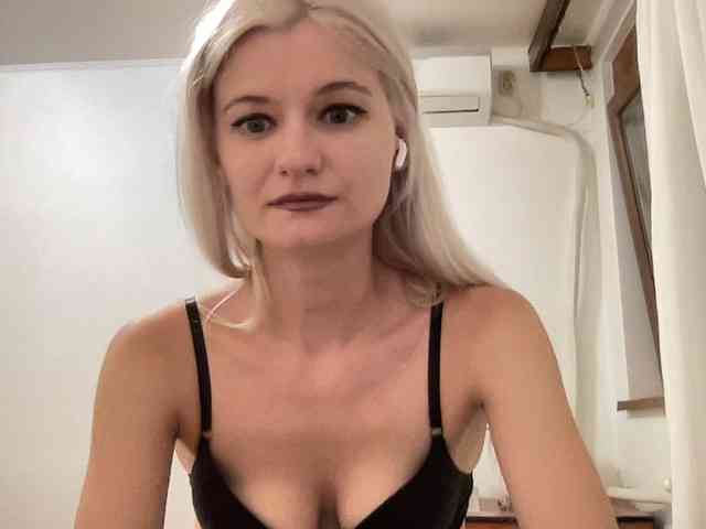 OnikaLove webcam