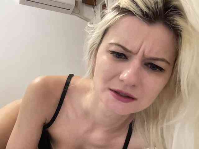 OnikaLove webcam