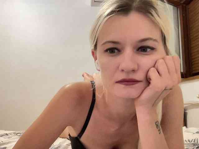 OnikaLove webcam