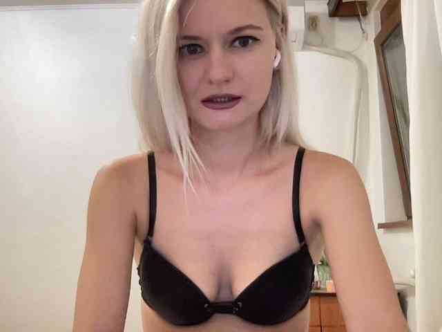 OnikaLove webcam