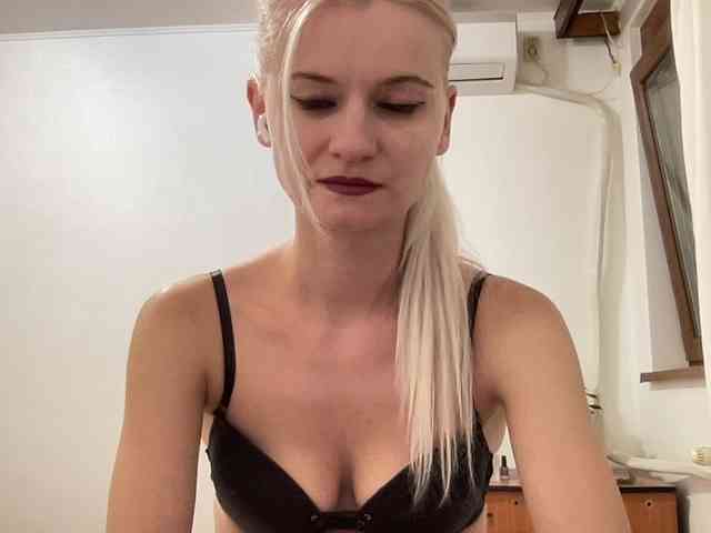 OnikaLove webcam