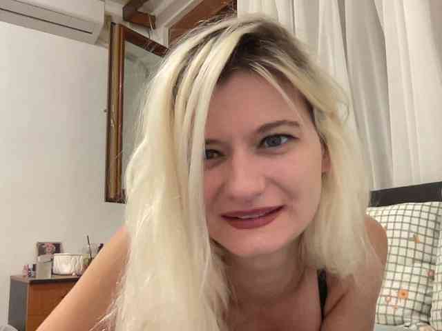 OnikaLove webcam