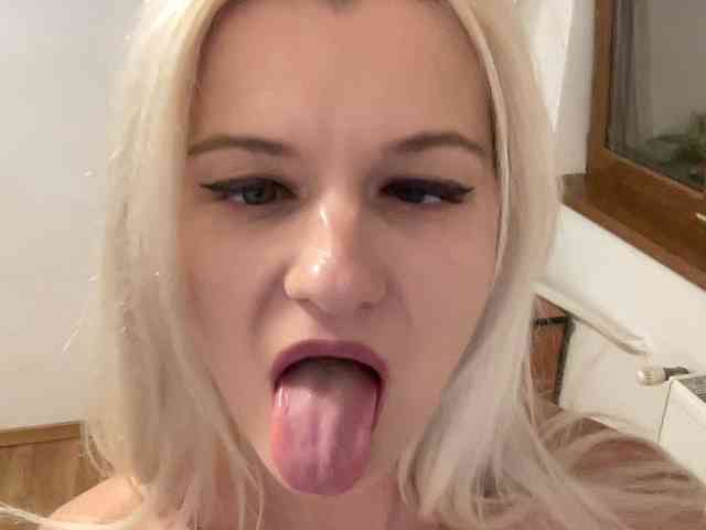 OnikaLove webcam