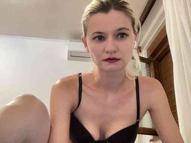 OnikaLove webcam