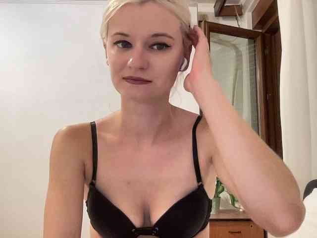 OnikaLove webcam