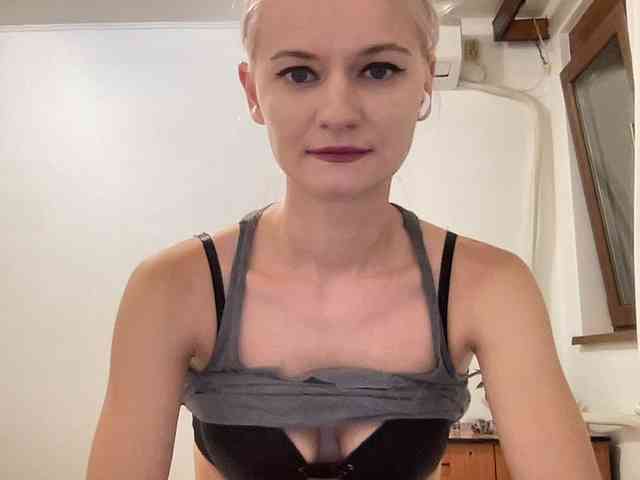 OnikaLove webcam