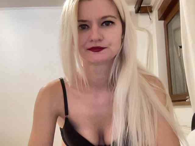 OnikaLove webcam