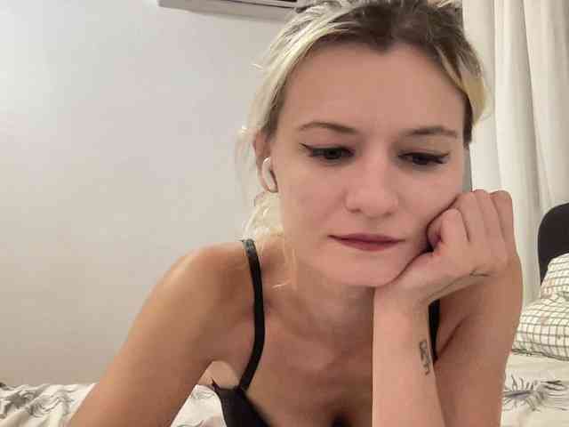 OnikaLove webcam