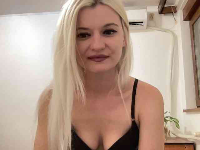 OnikaLove webcam