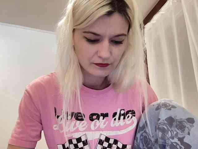 OnikaLove webcam