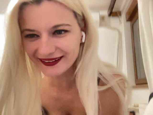 OnikaLove webcam