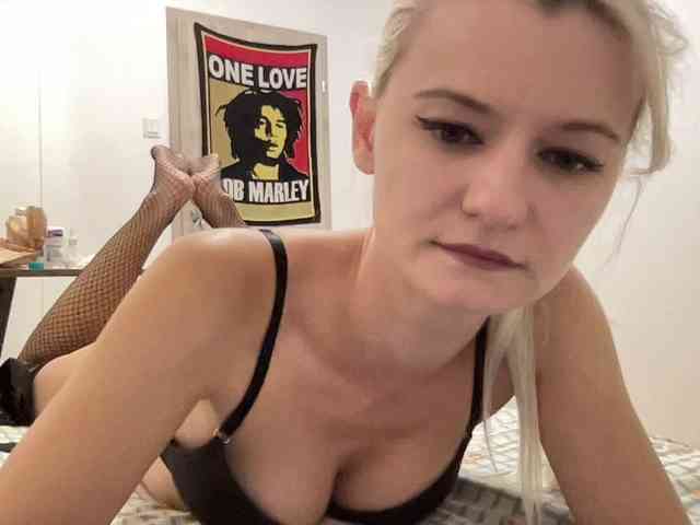 OnikaLove webcam