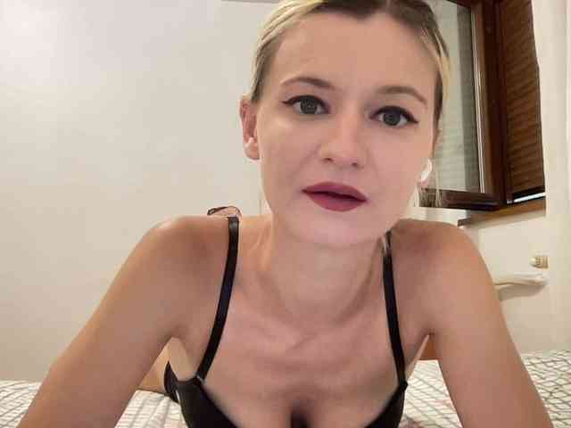 OnikaLove webcam