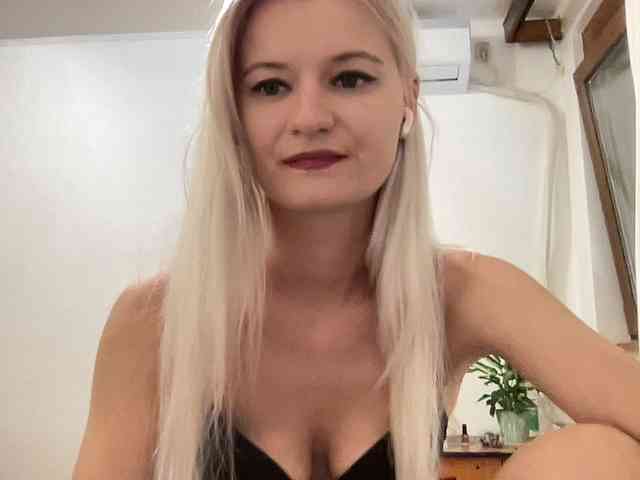 OnikaLove webcam