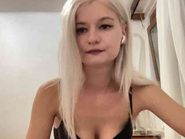 OnikaLove webcam