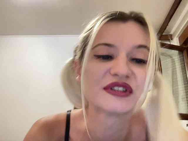 OnikaLove webcam