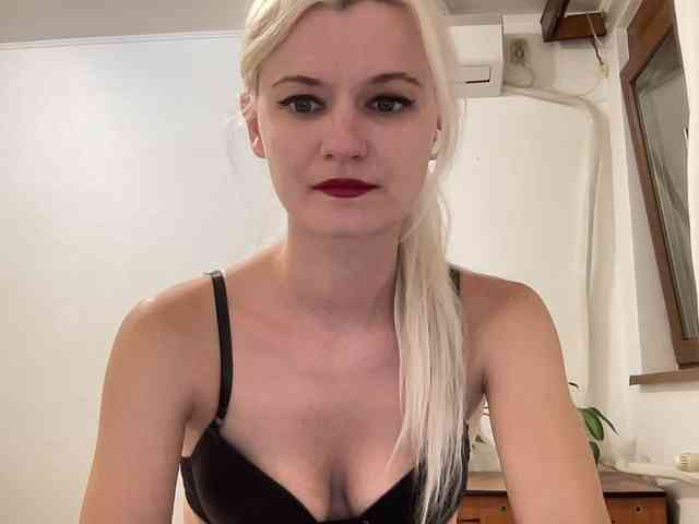 OnikaLove webcam