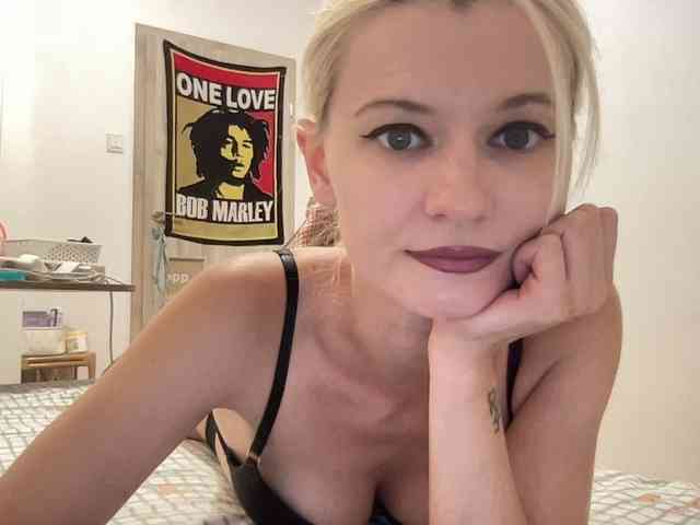 OnikaLove webcam