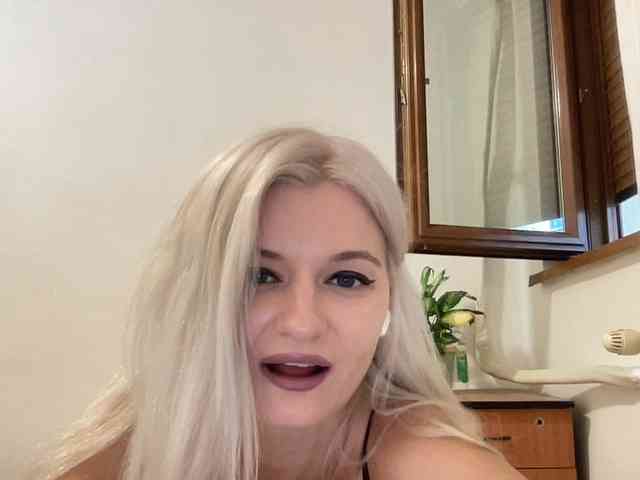 OnikaLove webcam