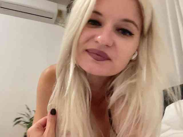 OnikaLove webcam