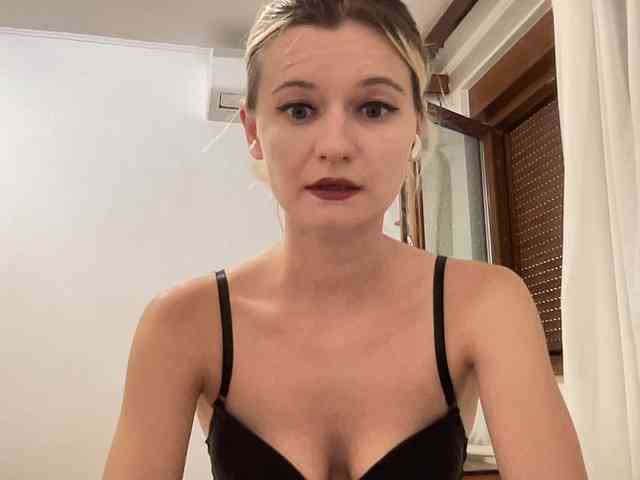 OnikaLove webcam