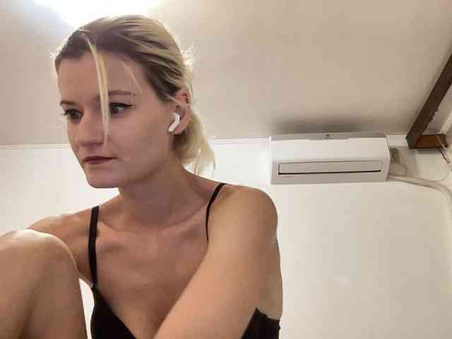 OnikaLove webcam