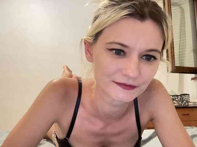 OnikaLove webcam