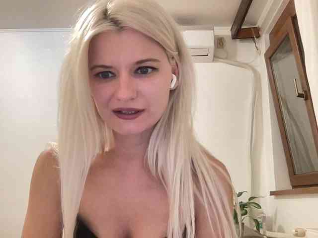 OnikaLove webcam