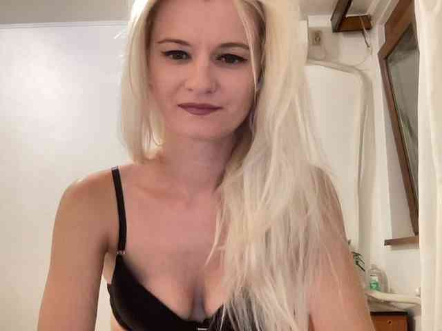 OnikaLove webcam