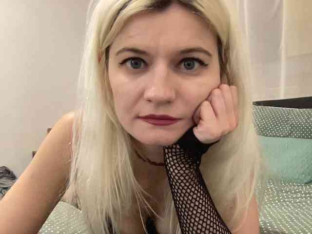 OnikaLove webcam
