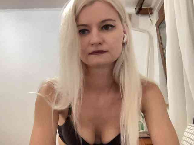 OnikaLove Live Webcam on BongaCams