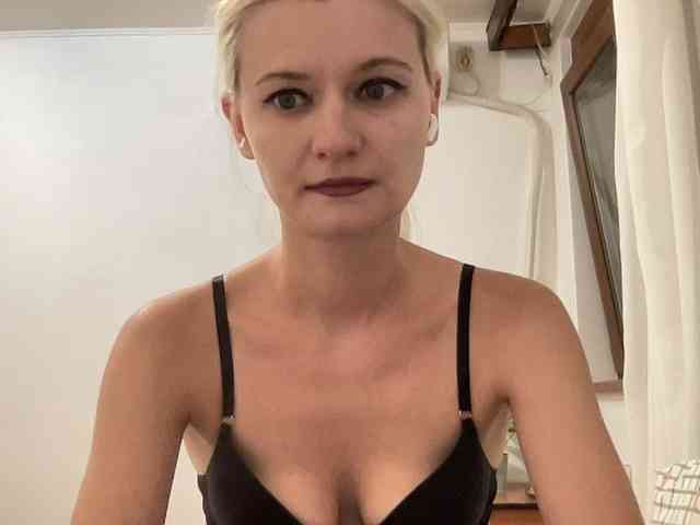 OnikaLove webcam