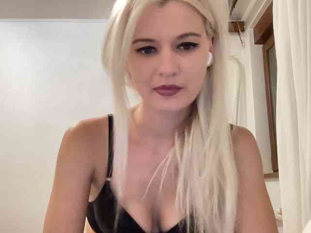 OnikaLove webcam