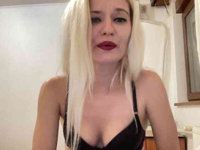 OnikaLove webcam