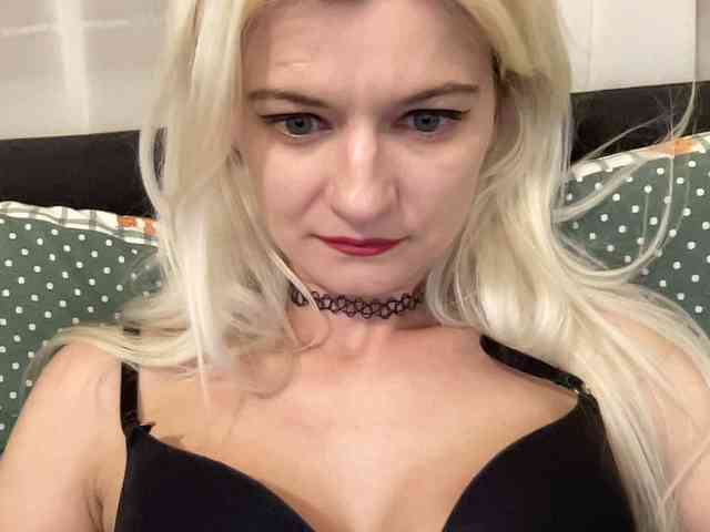 OnikaLove webcam