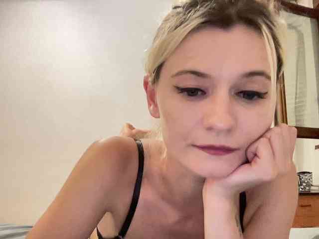 OnikaLove webcam