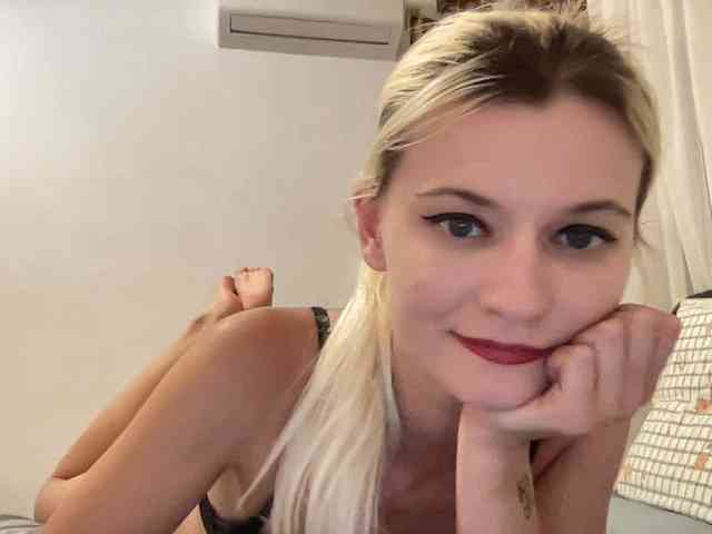 OnikaLove webcam